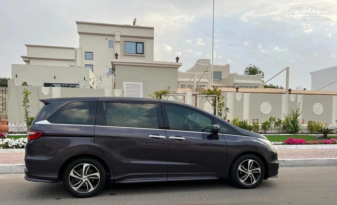 Honda odyssey I-vtec full option   موديل 2016 خليجي GCC  (( بدون صبغ / صبغ الوكاله ))