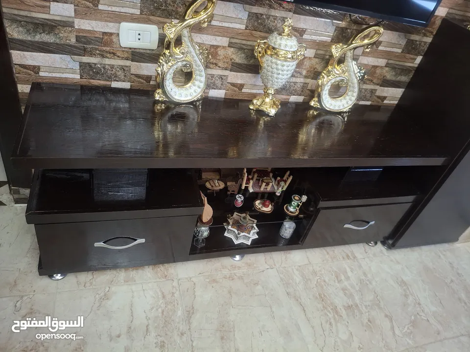 بيع كنب وبرادي وطاولة شاشة
