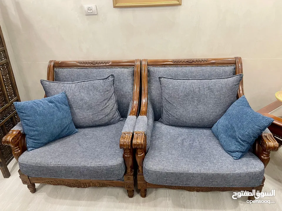 طقم كنبات مع طاولات