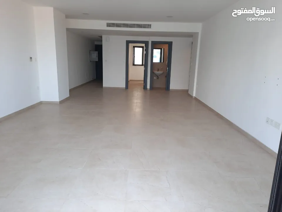 2 BHK 3 Bathroom Apartment in Golf Tower, Muscat Hills (REF: MU052402MH)
