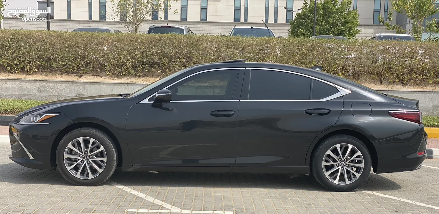 LEXUS ES 350 2022, mileage 9000 km only , full option