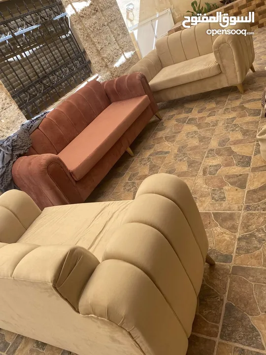 طقم كنب 7 مقاعد بحالة الوكالة  بسعر مغري