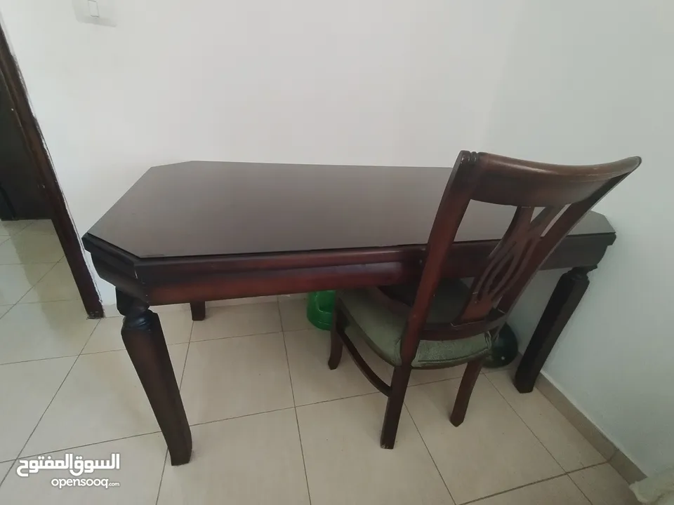 طاولة سفرة بحالة الجديد للبيع