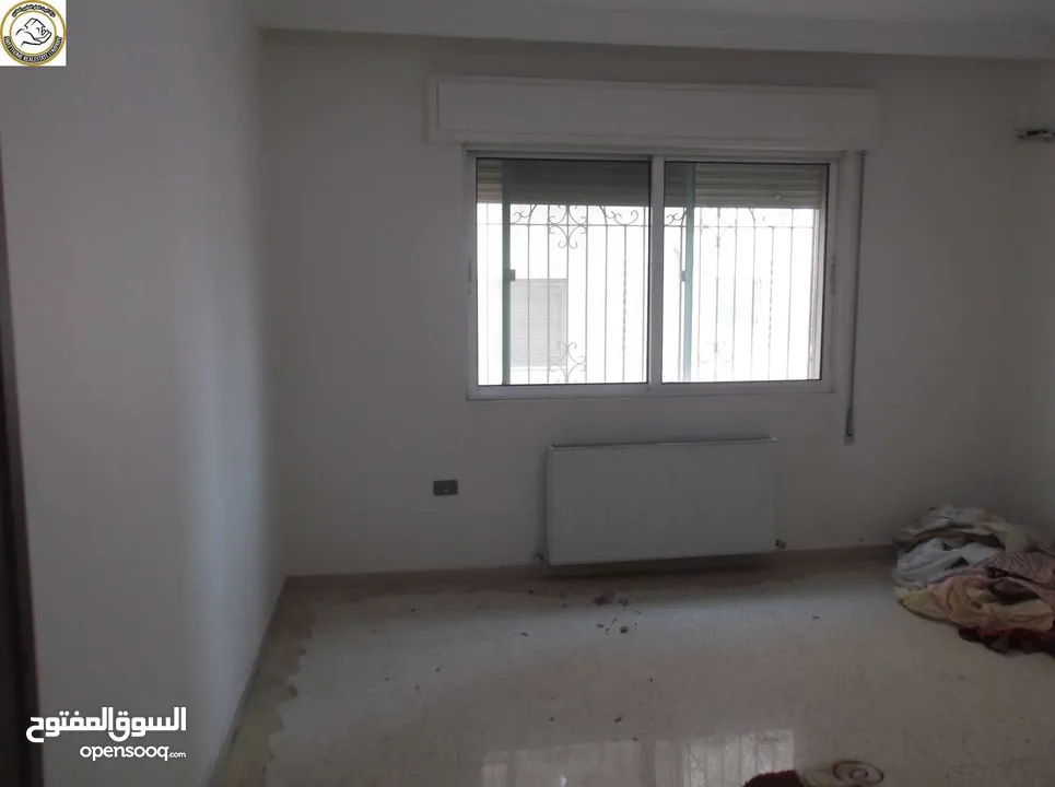 شقة أرضية مميزة للبيع في دير غبار 200م مع ترس 65م