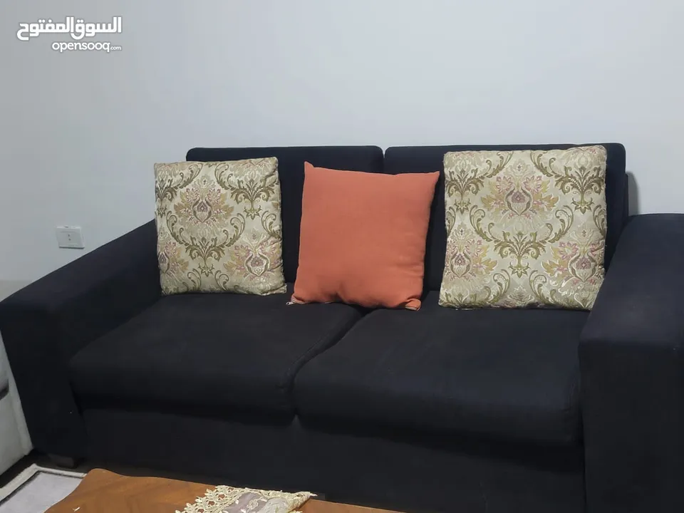 مجلس  للبيع استعمال نظيف بحالة جيده خشب زان سويدي كما هو بالصور يشمل القياسات
