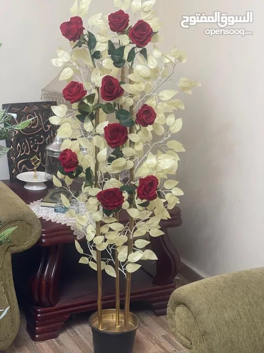 أشجار زينه ورد صناعي   متوفر لون احمر فقط  شغل بيتي مرتب بزبط داخلي و خارجي للمنزل وللغرف و للمداخل