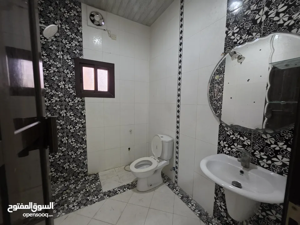 شقة كبيرة في البسيتين  Large apartment in Busaiteen