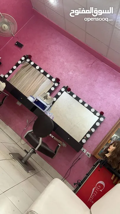 صالون سيدات للبيع العاجل في وسط مادبا مع كامل معداته بداعي السفر