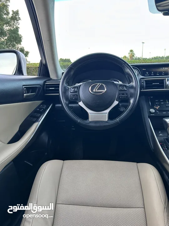 LEXUS IS300 - 2017- very clean car