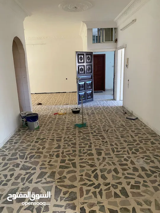 منزل كبير  الزرقاء/ الوسط التجاري