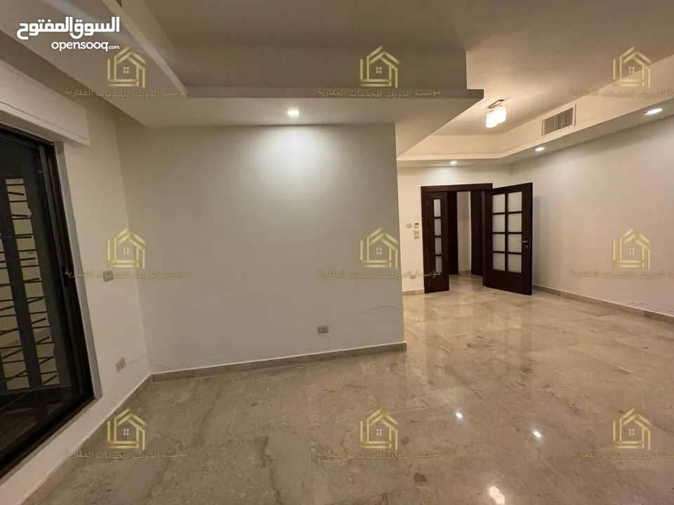 شقة فاخرة سوبر ديلوكس في أرقى واجمل مناطق عبدون ارضي مع ترس 3نوم