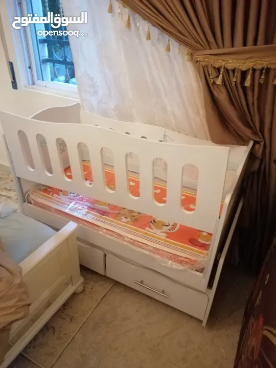 تخت سرير اطفال بحالة الجديد استخدام شهر