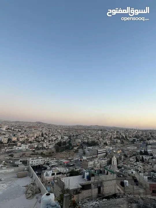 بيت كبير 3 طوابق وتسوية على شارعين موقع مميز