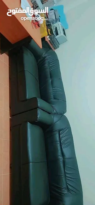 مكتب كامل ولم يستعمل