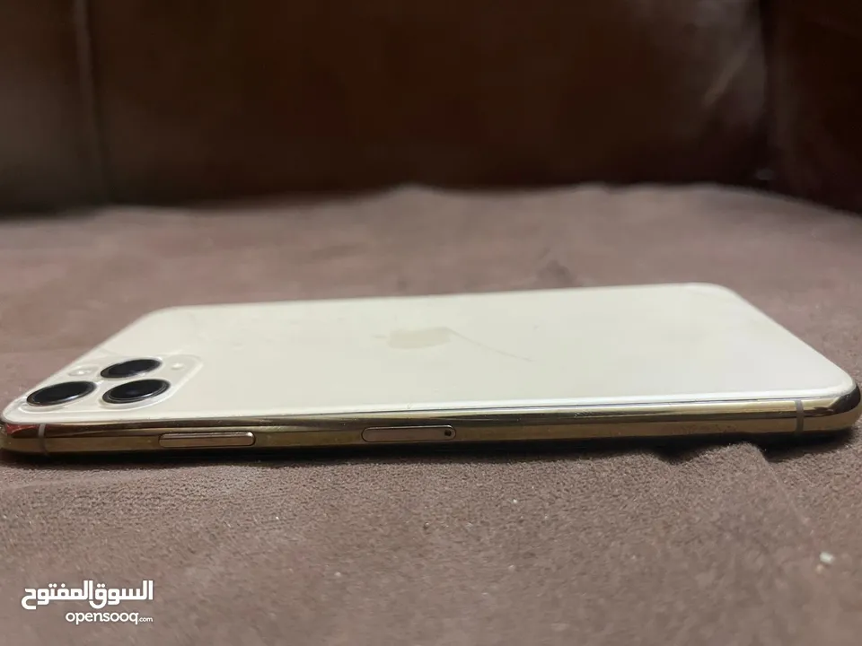 ايفون 11 برو ماكس للبيع او البدل .