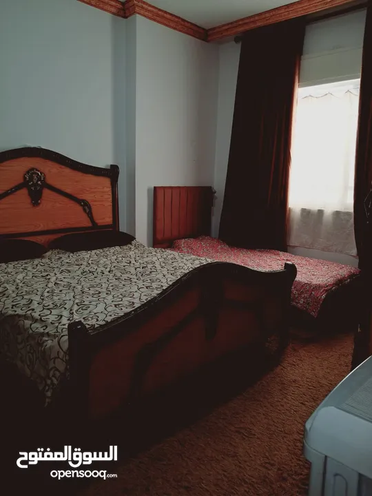 شقه للبيع مع العفش قرب دوار البحريه خلف التدريب المهني ابو  نصير مساحه 150م2
