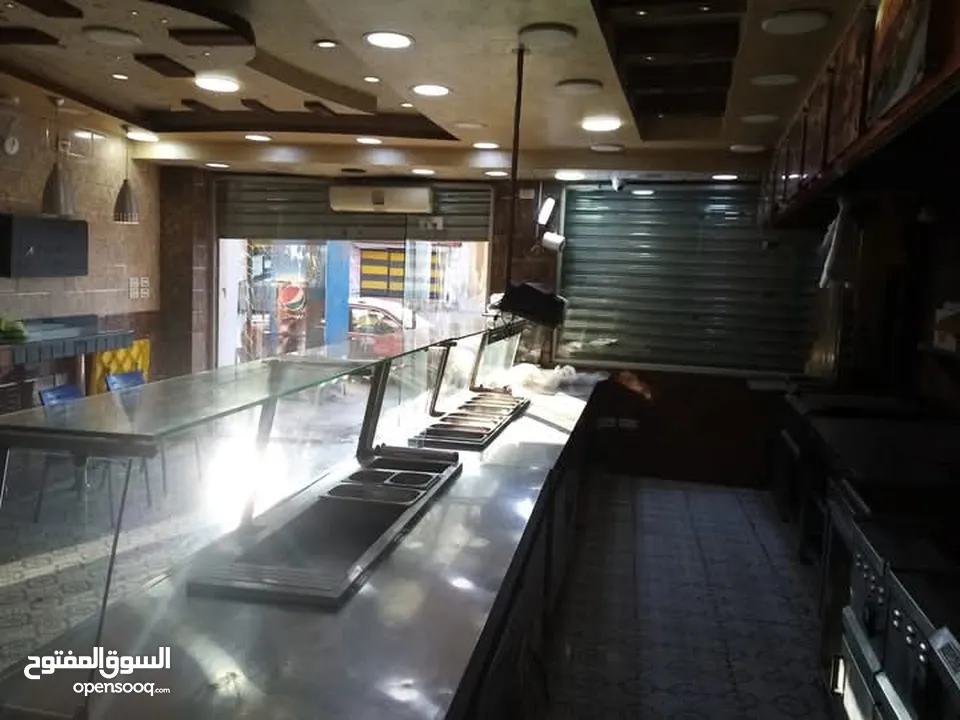 بيع عده مطعام شاورما كامله شبه جديده