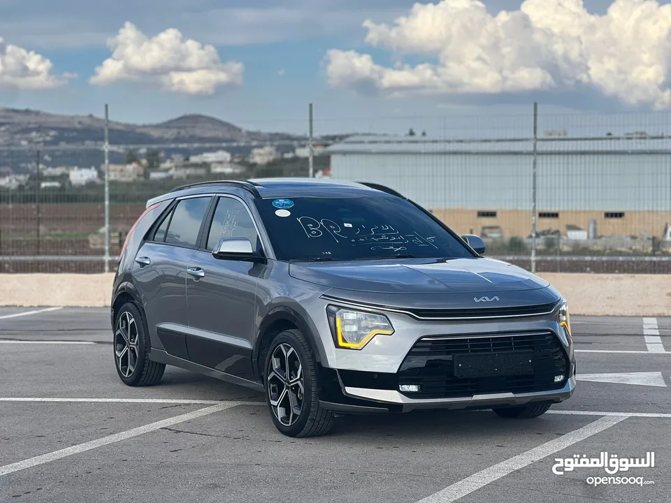 كايا نيرو هايبرد (بنزين+كهرباء ) فل الفل فتحة سقف لون مميز اضافات مميزة /2022 جناح اسود