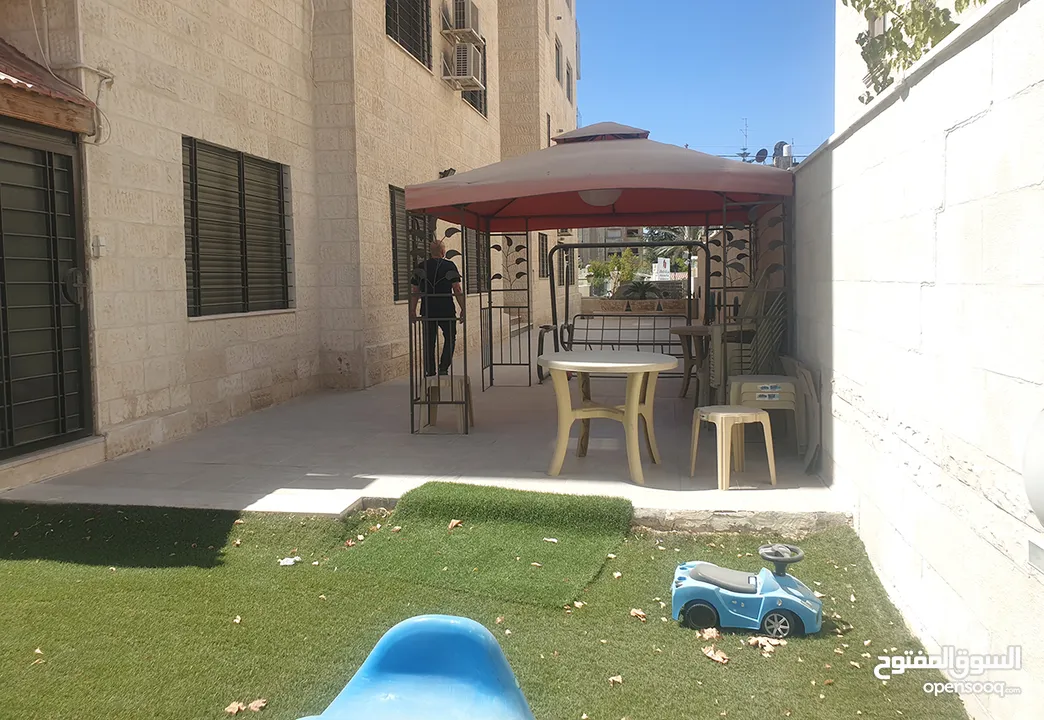 عبدون شقة ارضية مفروشة فخمة مع حديقة و كراج خاص