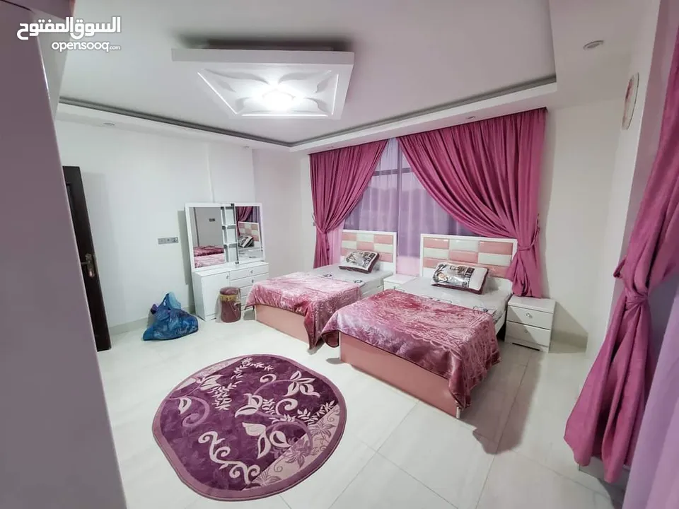 شقة للإيجار 5 غرف مساحة واسعة للغرف والصالات صنعاء