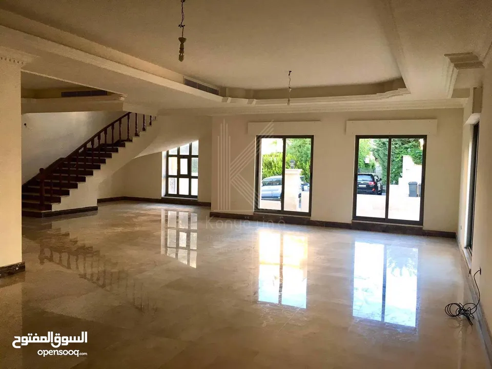 فيلا مستقلة و مميزة للبيع في عبدون مع مسبح خاص و حديقة