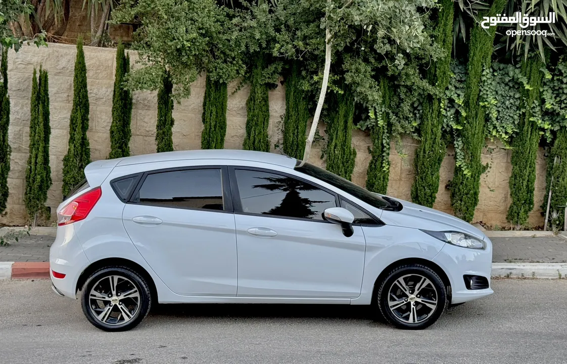‏Ford Fiesta 2017 ، اوتوماتيكك ،  مطور 1600 ،، فحص ممتاز تخلو من الحوادث او الضربات اغلبها بوية شركة