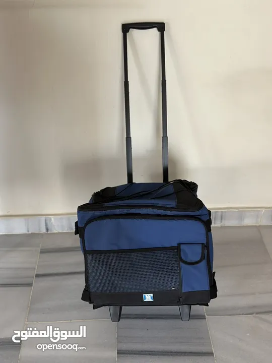 New large capacity insulated cooler box with  Wheels ايس بوكس او حافظ طعام بارد مع عجلات جديد