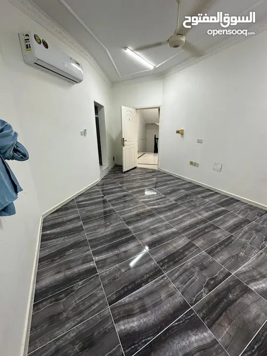 استوديو للايجار بالعذيبة غرفه ومطبخ Studio for rent in Azaiba room and kitchen