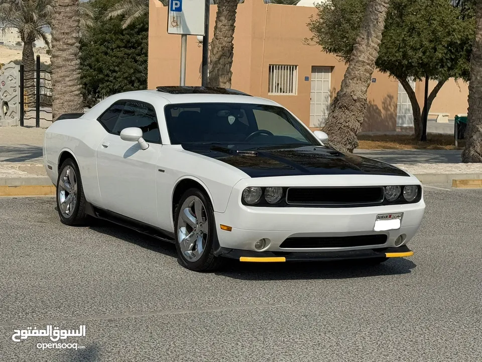 For Sale: 2013 Dodge Challenger R/T (White&Black)