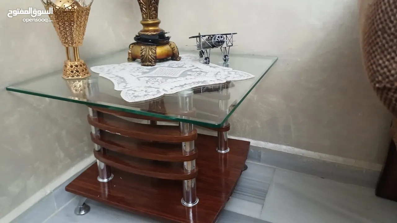 طقم كنب 9 مقاعد مستعمل بحالة جيدة + طقم طاولات سوكريت
