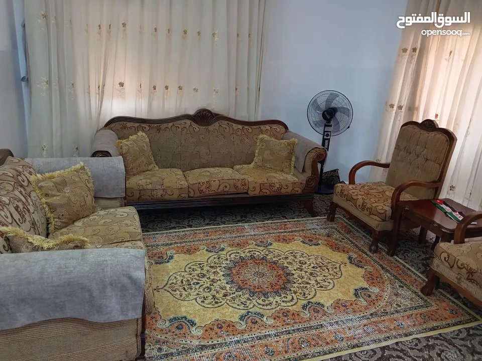 طقم كنب 7مقاعد مستعمل خشب زان حفر تفصيل وليس تجاري بحاله جيده