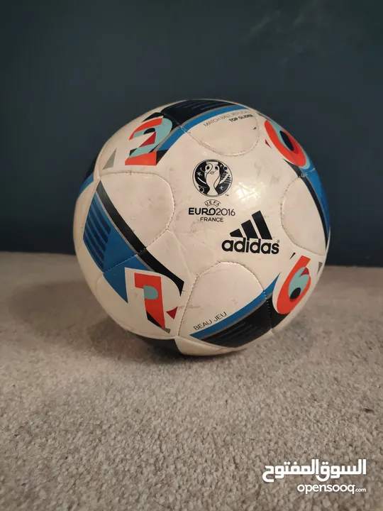 مع هدية كرة أخرى Euro 2016 official ball