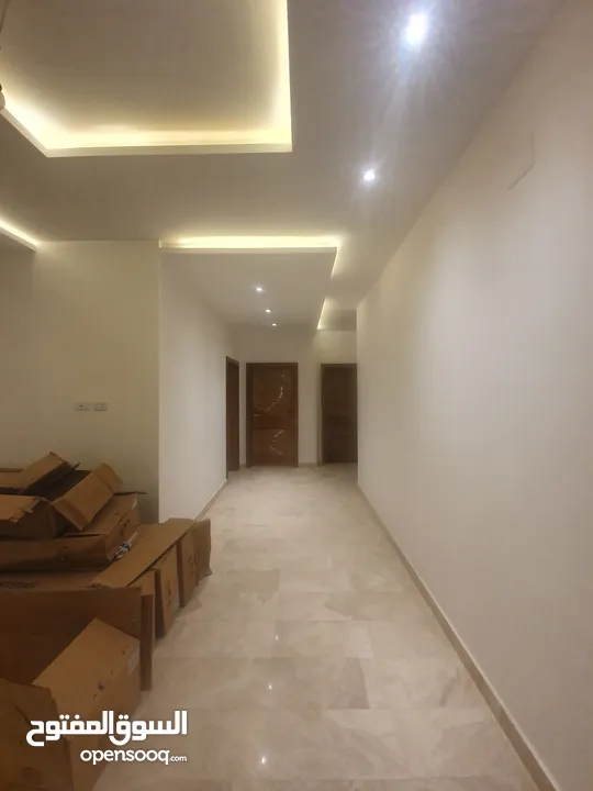 شقة أرضية جديدة ماشاء الله للبيع حجم كبيرة في المدينة طرابلس منطقة سوق الجمعة الحشان