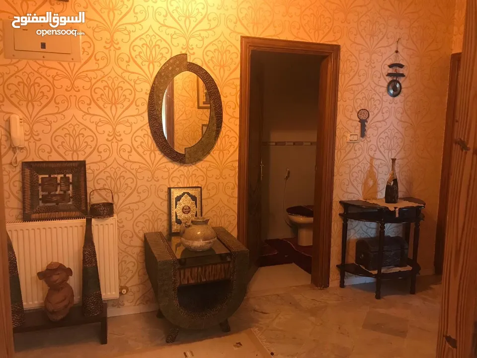 شقة مميزة 3 غرف نوم مفروشة بالكامل منطقة مخدومة مع اطلالة رائعة في اجمل مناطق تلاع العلي خلدا