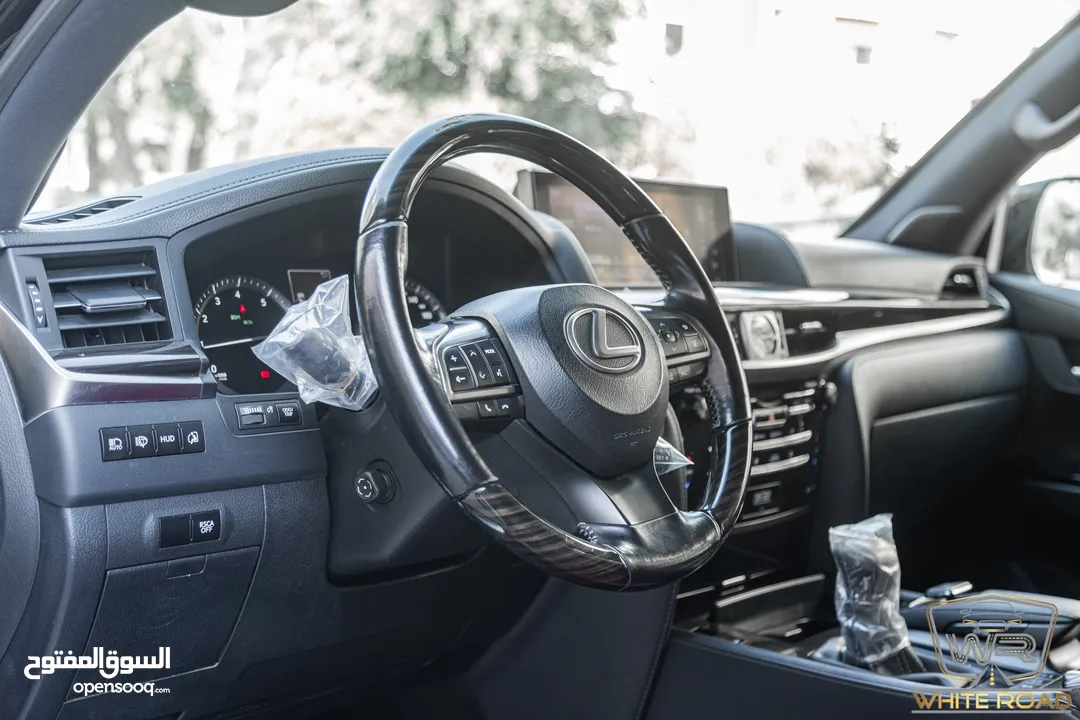 Lexus Lx570s 2019   السيارة وارد الشركة و قطعت مسافة 123,000