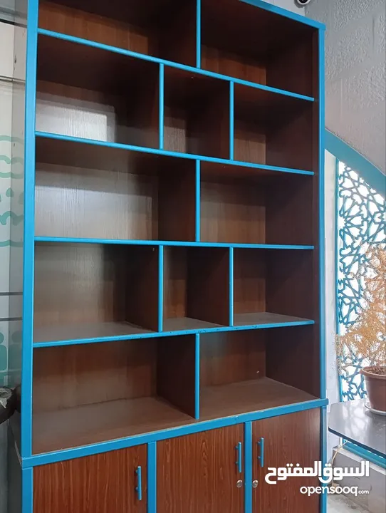 أثاث مكتبي بحالة ممتازة، مكتبة، كراسي، طاولات، مكاتب حائط، ريسبشين، رفوف،