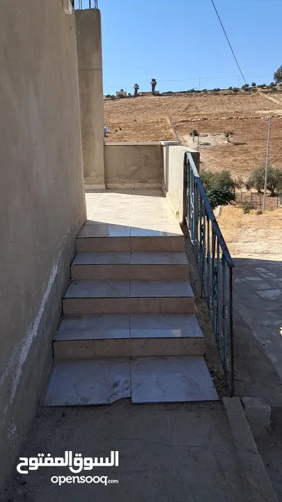 مزرعه 3400 م مع بيت ريفي للبيع شرق جرش  دحل المدور  حمامه
