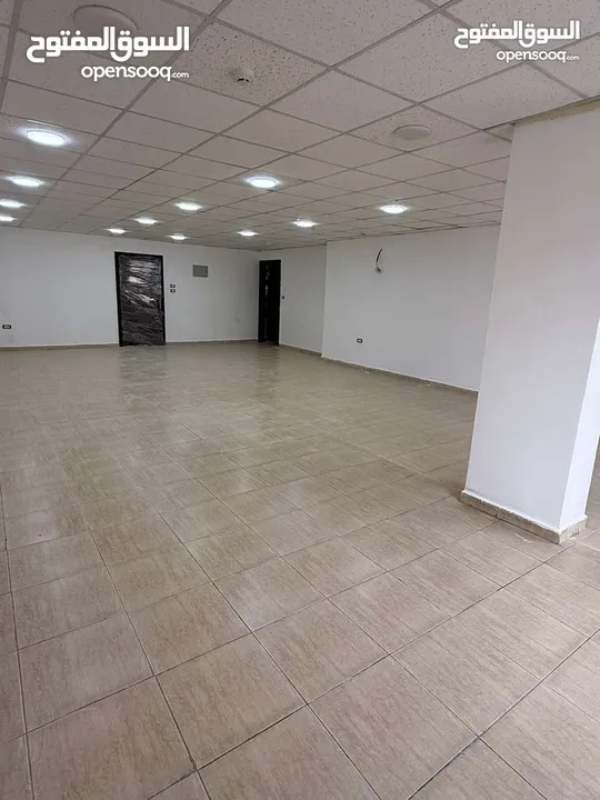 صالات و مكاتب تجارية واسعة للايجار بمواصفات عالية