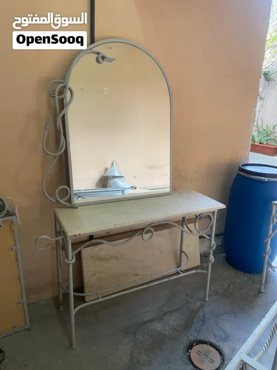 اثاث صالون او حلاق او مساج مستعمل للبيع