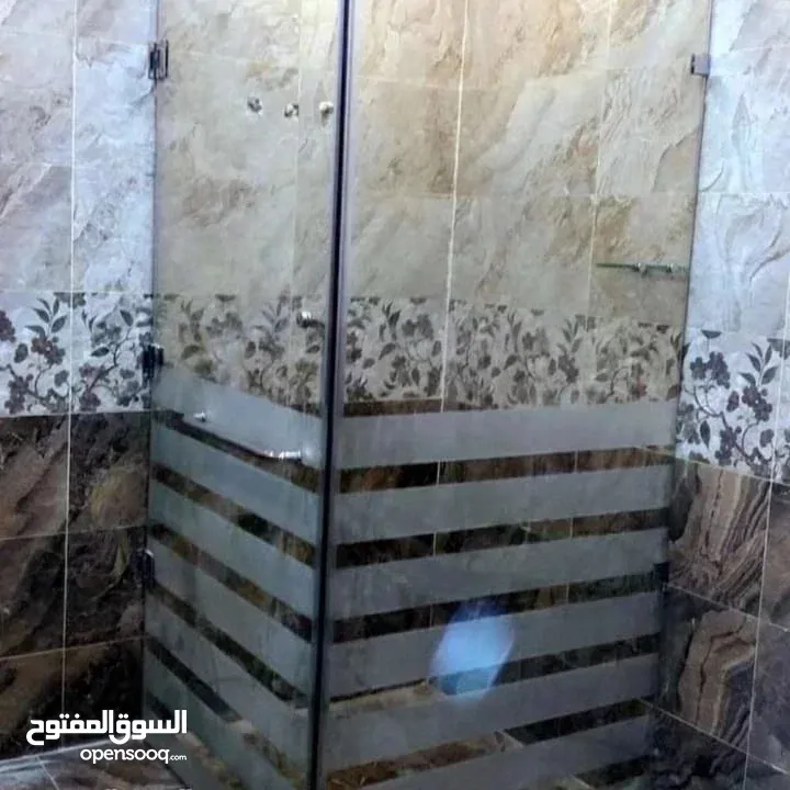 ## زجاج سكوريت تغيير مكائن الأبواب  وصيانه جميع انواع الزجاج وتفصيل وواجهات المحلات