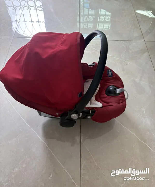 Chicco infant car seat and carry cot - مقعد سيارة وكوت أطفال تشيكو