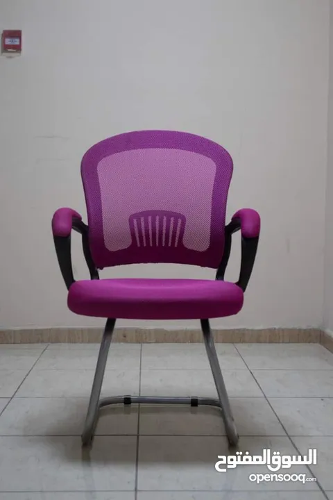كرسي بالالوان متعدده الراحة والعملية والشكل الجميل