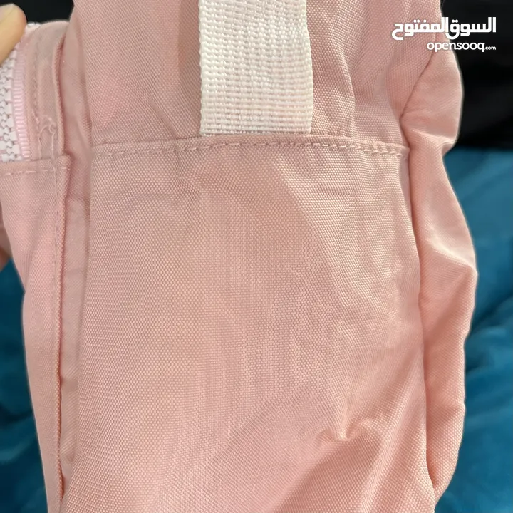 حقيبة Miniso أصلية لون زهري. للبنات والصبايا. مناسبة للاستخدام والطلعات اليومية