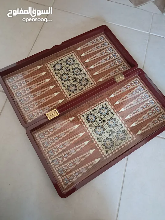 طاوله نرد برسمه جميله ومريحه بألوان زاهيه  سعر خرافي