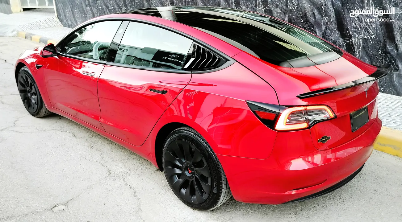 تيسلا 2023 model 3 فحص كامل 4 جــيــد ممشى قليل 18 الف بحالة الوكالة لون مميز بسعر لقطة ومحروووق
