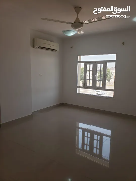 شقة للإيجار في الخوض شارع مزون - Flat for rent in Al KHoudh Mazoun st