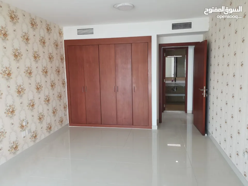 2 Bedrooms Apartment for Rent in Ghubra MGM REF:888R