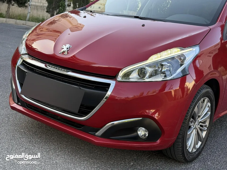 بيجو 208 موديل 2019 فل كامل اعلى صنف عداد 30 الف كيلو بحاله الشركه