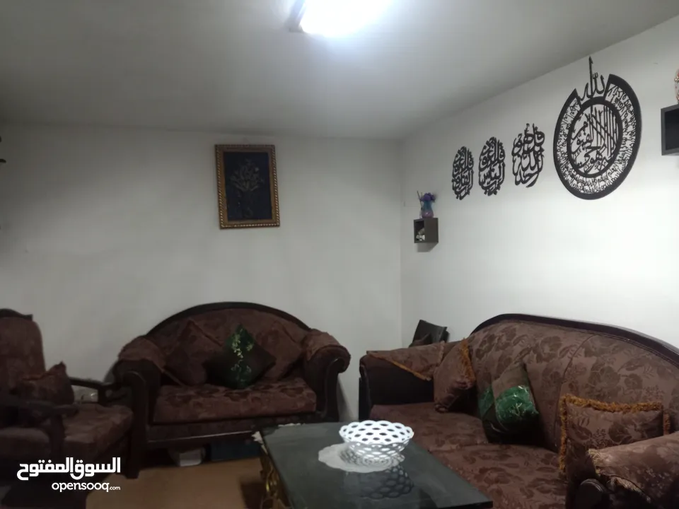 طقم كنب 7 مقاعد بحاله جديده