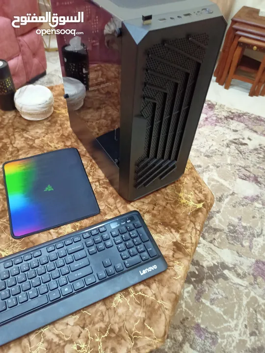 كمبيوتر جديد بكرتونة استعمال خفيف شهر واحد مواصفات ممتازة  مع كيبورد وماوس وايرلس  نوع لينوفو